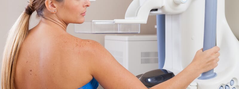 A prótese de silicone atrapalha a realização da mamografia?